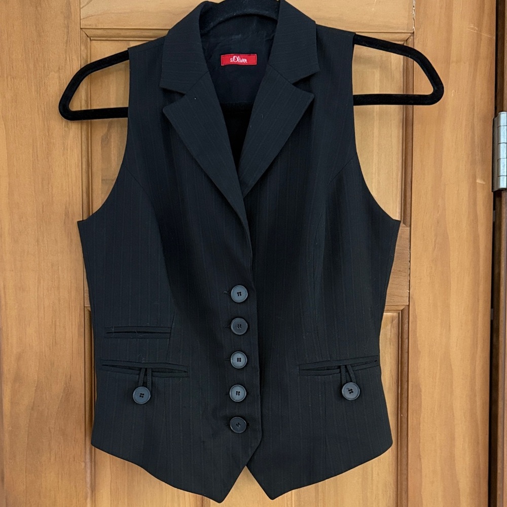 Black Sleeveless Blazer Vest